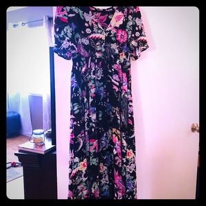 Beautiful, Spring or anytime dress! Maxi length.